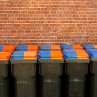 clean trash cans | Kopa Home